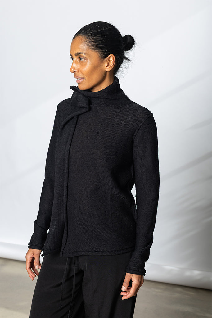 Contrast Trimmed High Neck Pullover - Black