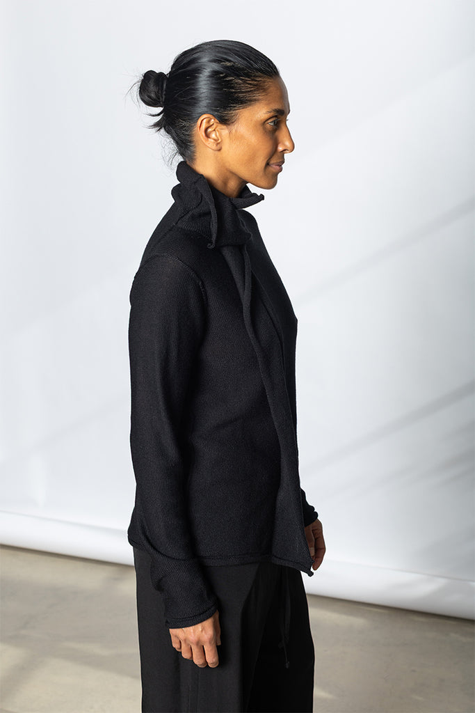 Contrast Trimmed High Neck Pullover - Black